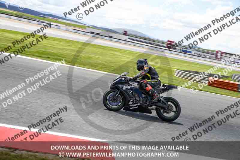 cadwell no limits trackday;cadwell park;cadwell park photographs;cadwell trackday photographs;enduro digital images;event digital images;eventdigitalimages;navarra;no limits trackdays;peter wileman photography;racing digital images;trackday digital images;trackday photos